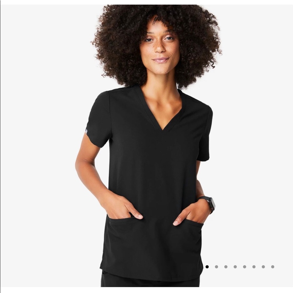 Figs -Casma
Three-Pocket Scrub Top